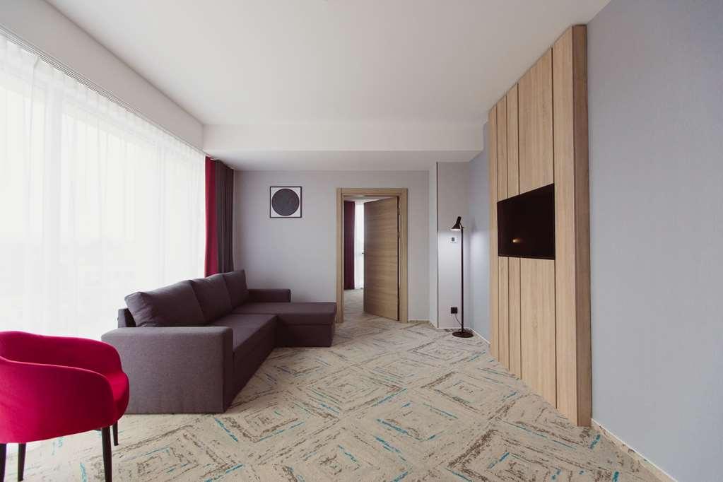 Ramada By Wyndham Targu Jiu Hotell Rum bild